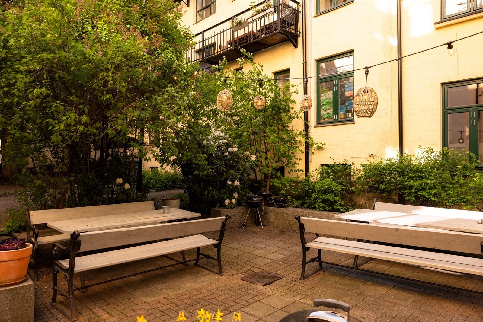 Styret har arrangert sosiale sammenkomster i bakgården. Galleribilde