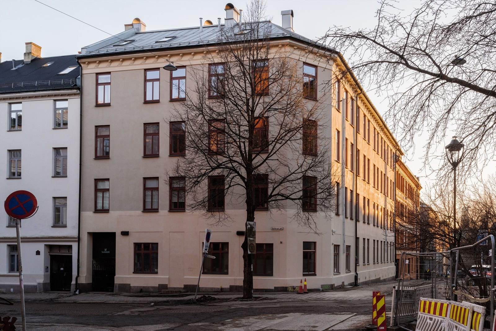 Eiendommen er en klassisk bygård fra 1904, beliggende sentralt på Grünerløkka. Galleribilde