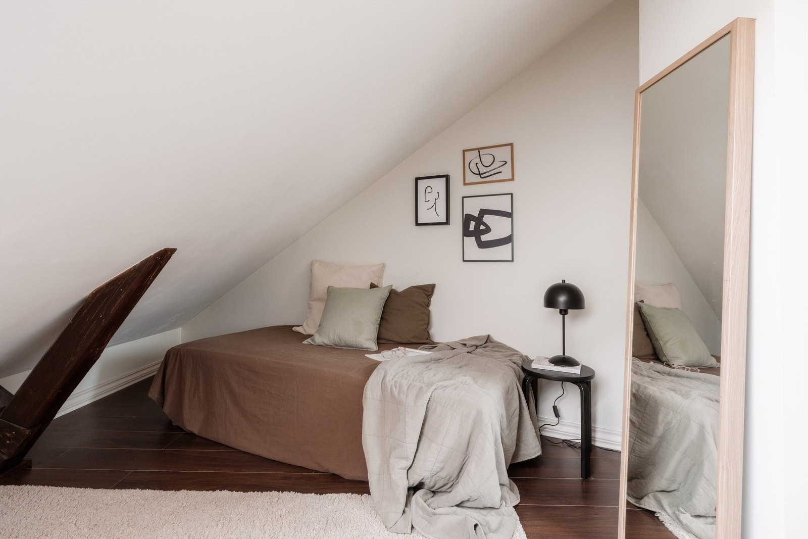 Det andre soverommet egner seg godt som barnerom, gjesterom eller kontor. Galleribilde