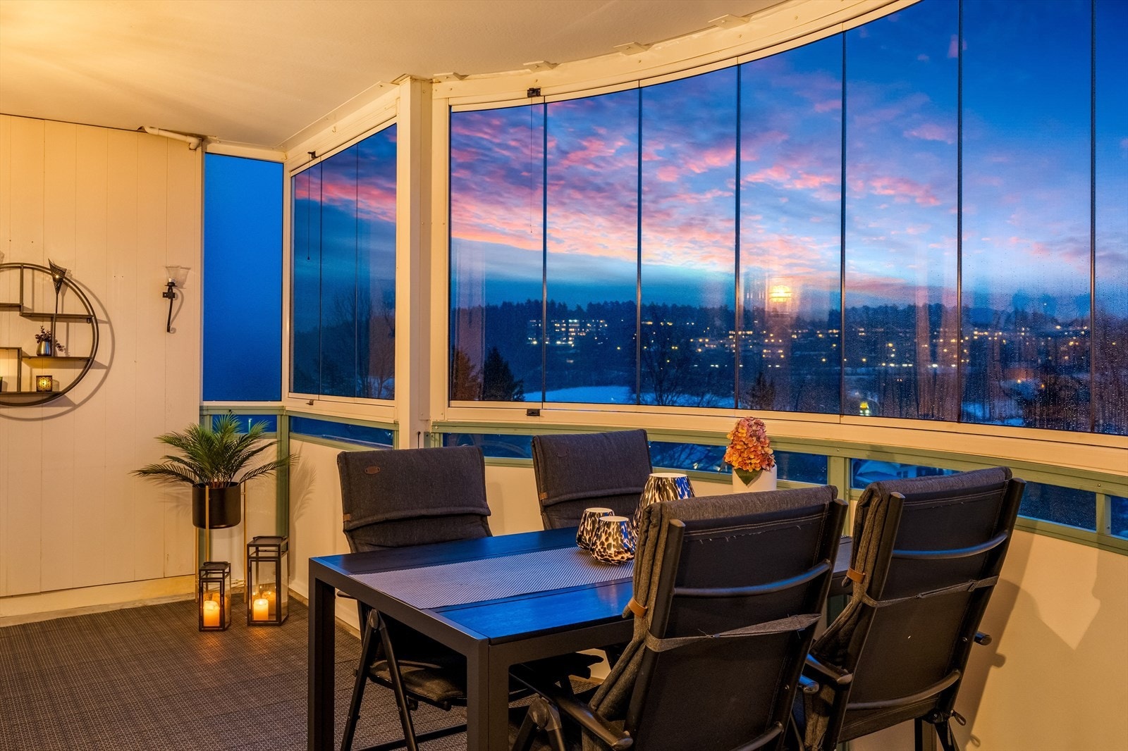 En innbydende og romslig 4-roms med gjennomgående planløsning. Galleribilde