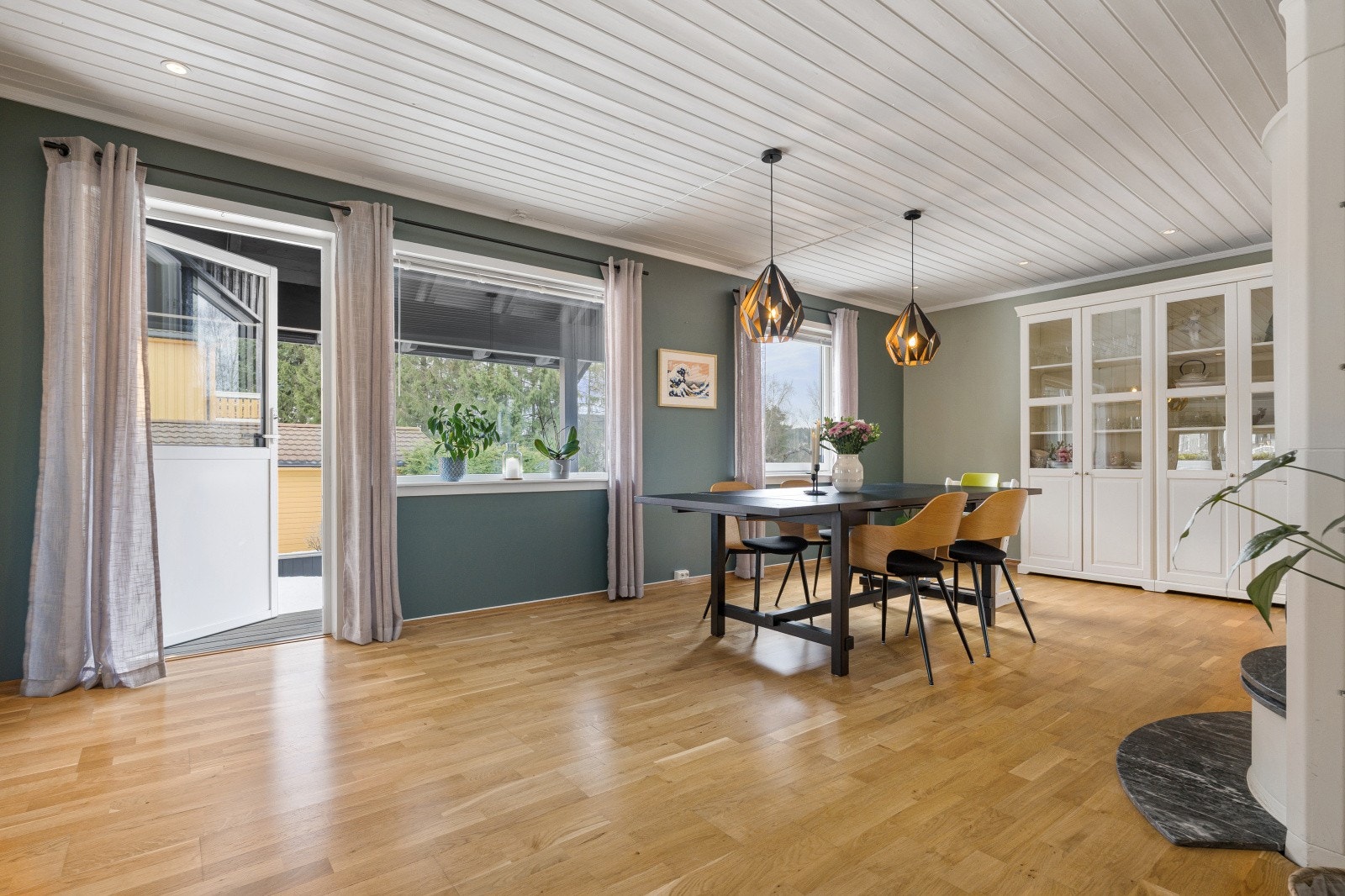 Her har du plass til en større spisegruppe. Galleribilde