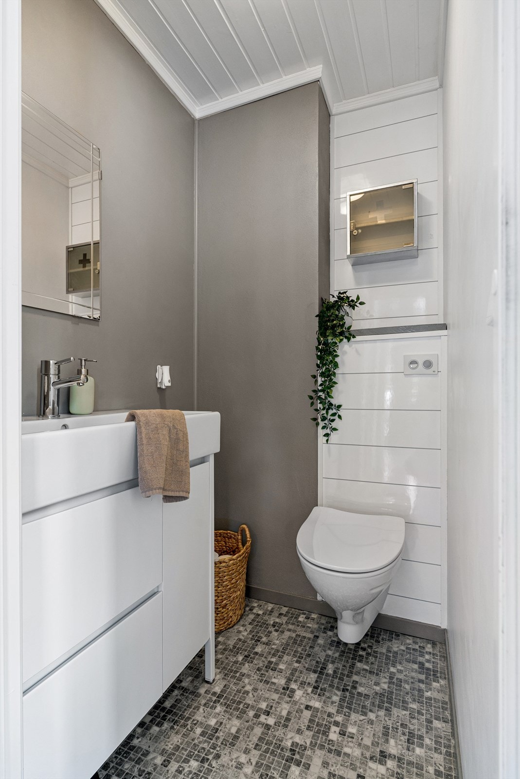 Toalett i 1. etasje ble oppusset i 2011. Galleribilde