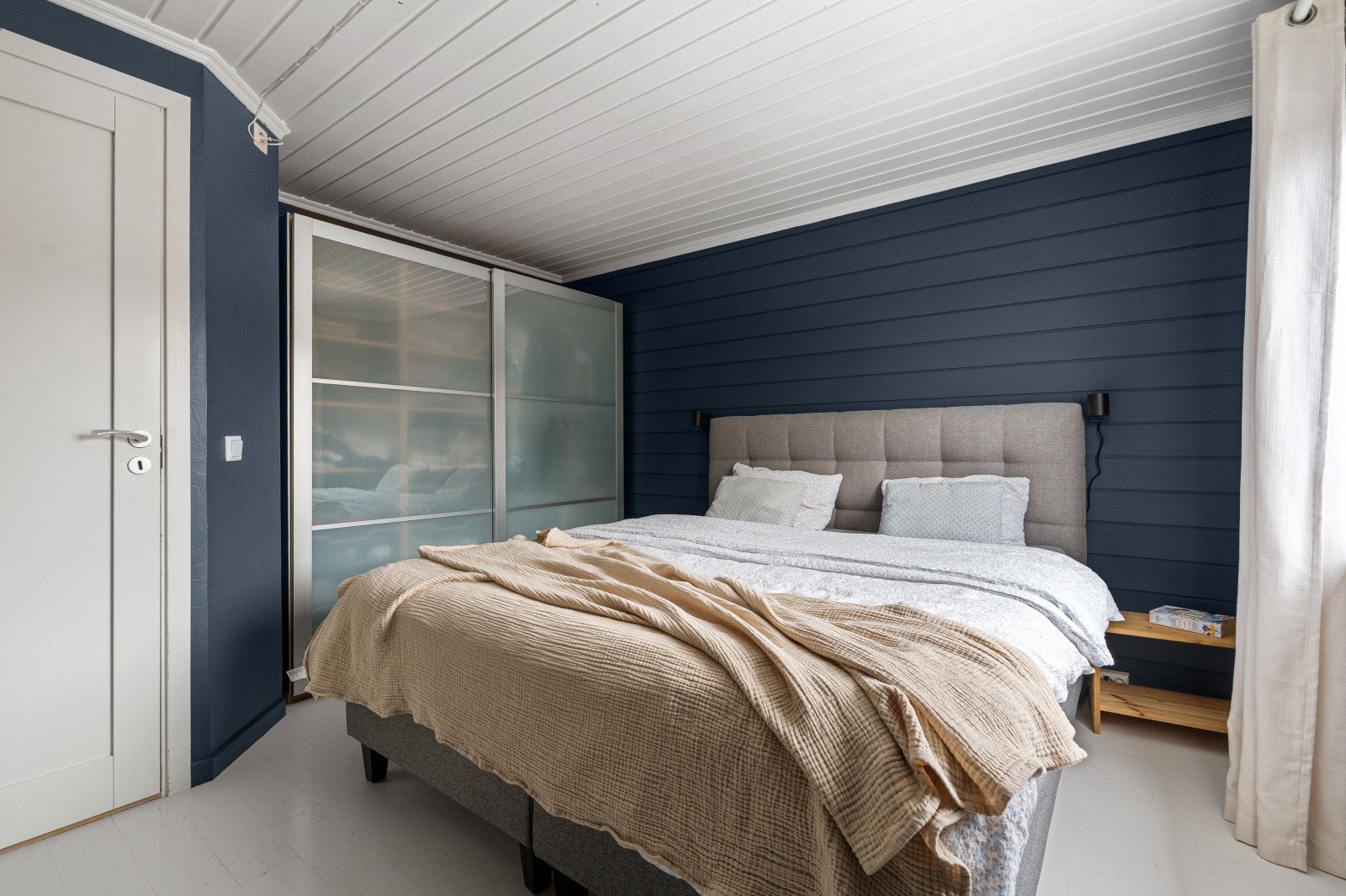 2. etasje består av bad samt 3 soverom. Galleribilde