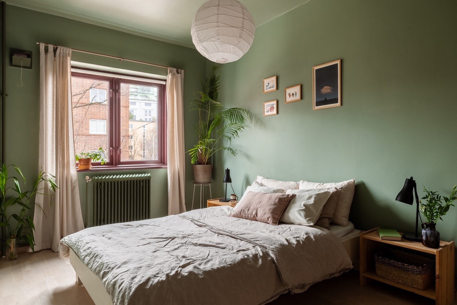 Hovedsoverommet har god plass til dobbeltseng og garderobeløsning. Galleribilde