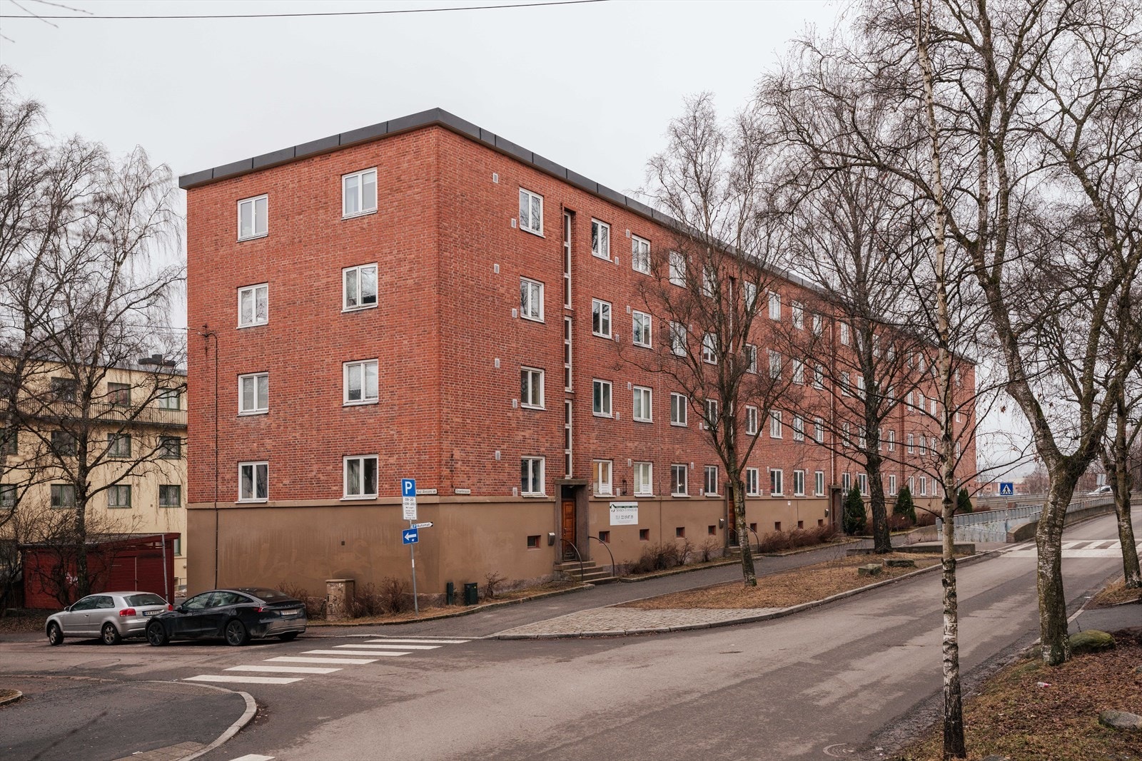 Med en attraktiv beliggenhet på Sinsen bor du i et veletablert og sentralt område som kombinerer rolige omgivelser med kort vei til alt du trenger i hverdagen. Galleribilde