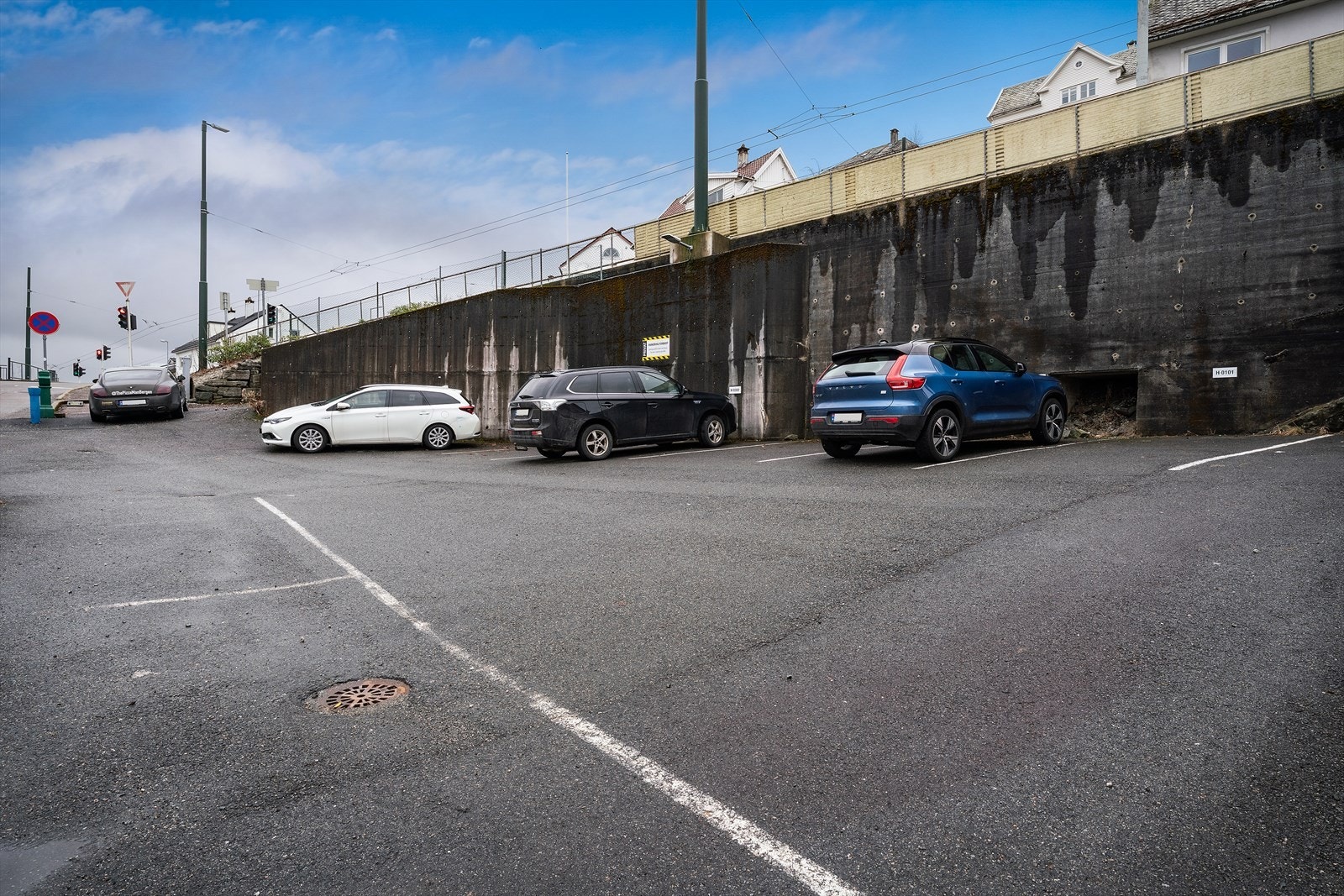 - Leiligheten disponerer en parkeringsplass på nabotomten - Galleribilde