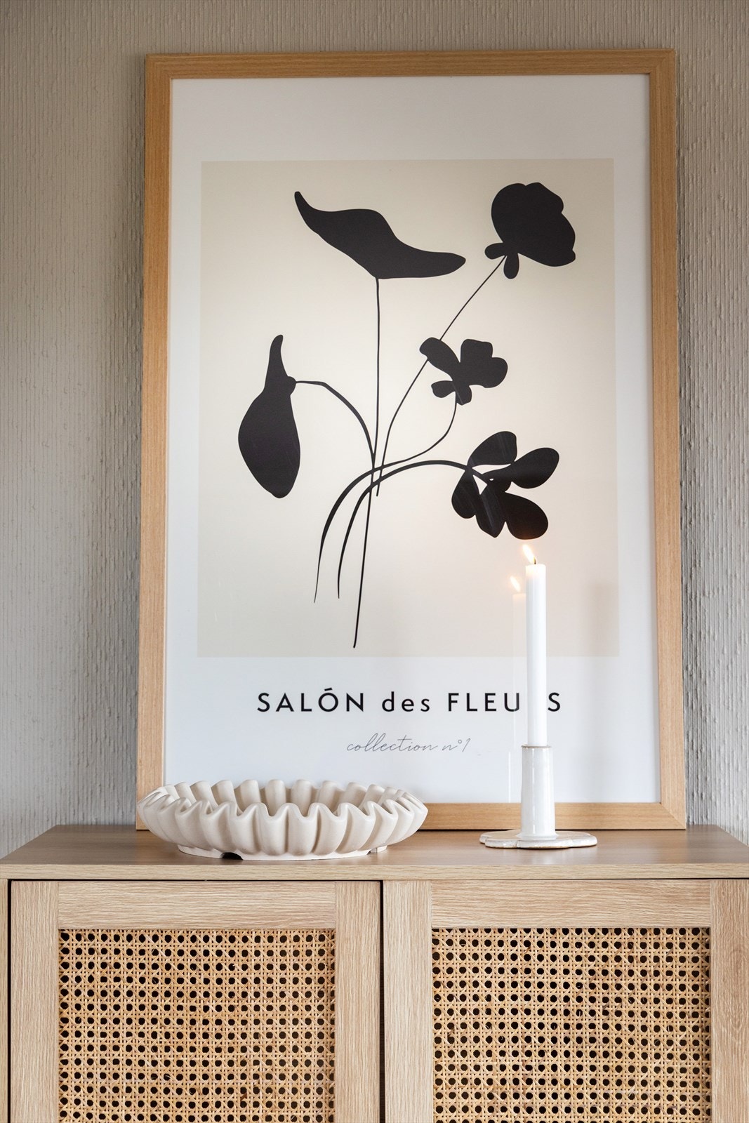 Lyse og nøytrale fargevalg gjør det enkelt å sette sitt eget preg på leiligheten. To boder i kjelleren gir rikelig med lagringsplass. Galleribilde