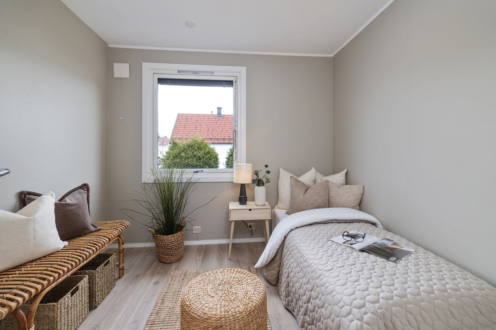 Det andre soverommet har en god størrelse og egner seg godt som barnerom, gjesteværelse eller kontor. Galleribilde