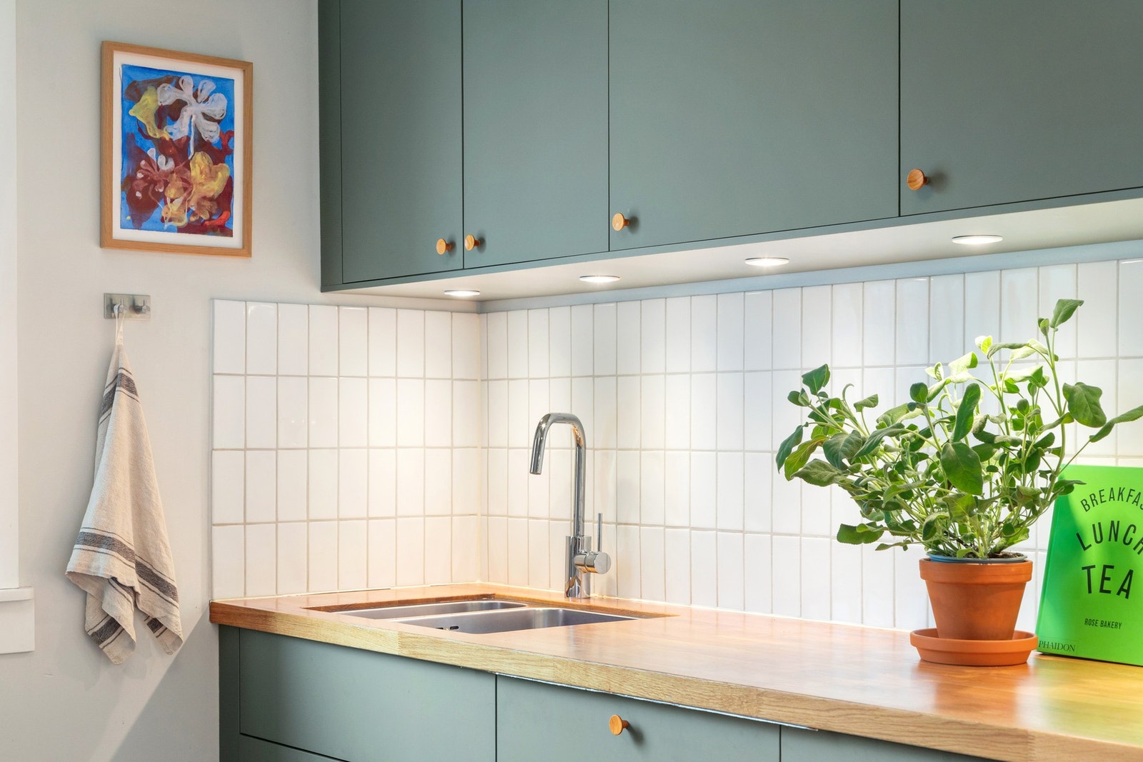 Gjennomgående 3-roms med balkong, peis og hyggelig utsyn. Galleribilde