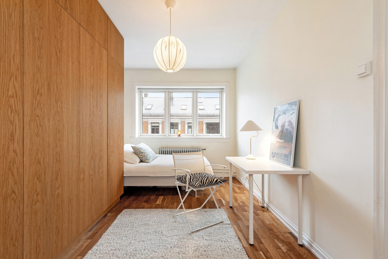 Soverom med rikelig garderobeplass. Galleribilde