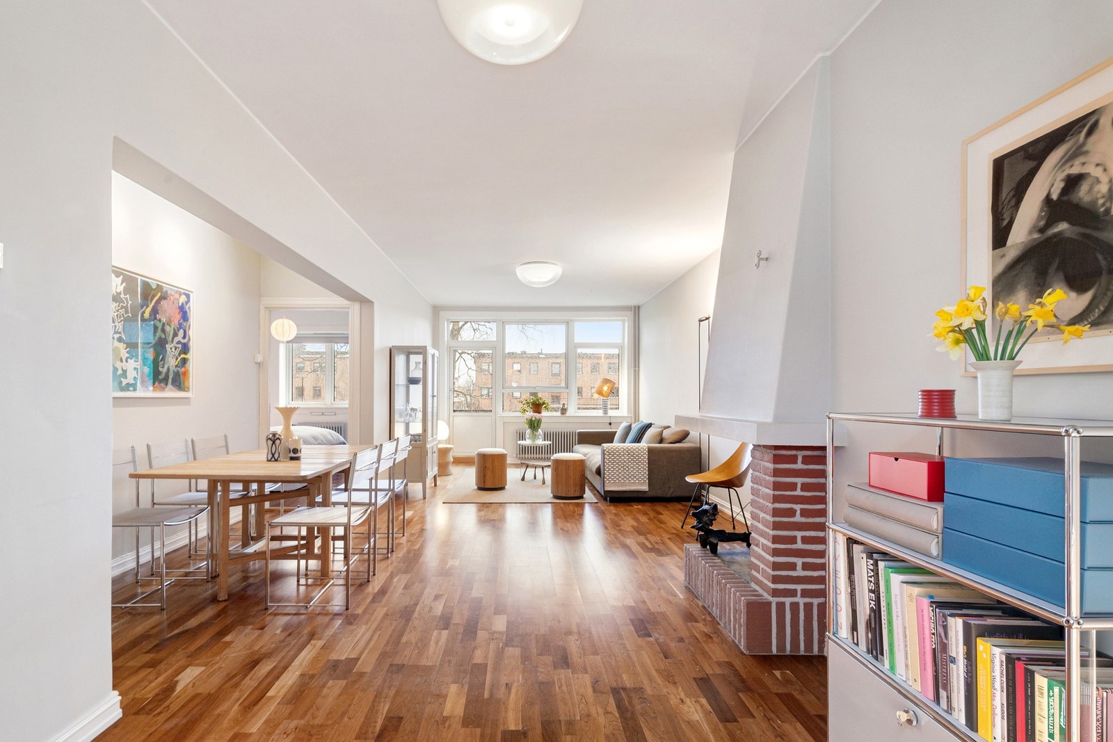 Peis i stuen. Galleribilde