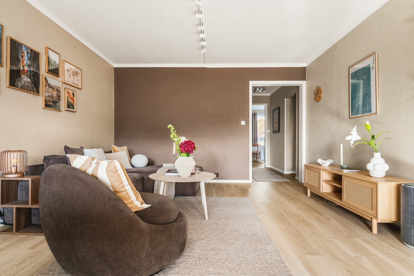 Det er benyttet en lun fagepalett som skaper en behagelig atmosfære. Galleribilde