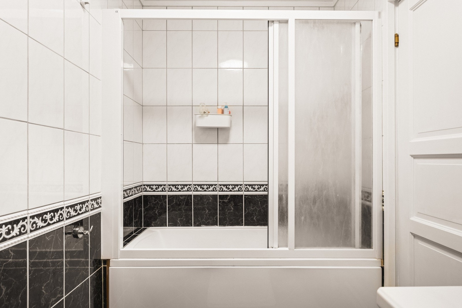 Det er helfliset med varmekabler i gulvet. Galleribilde