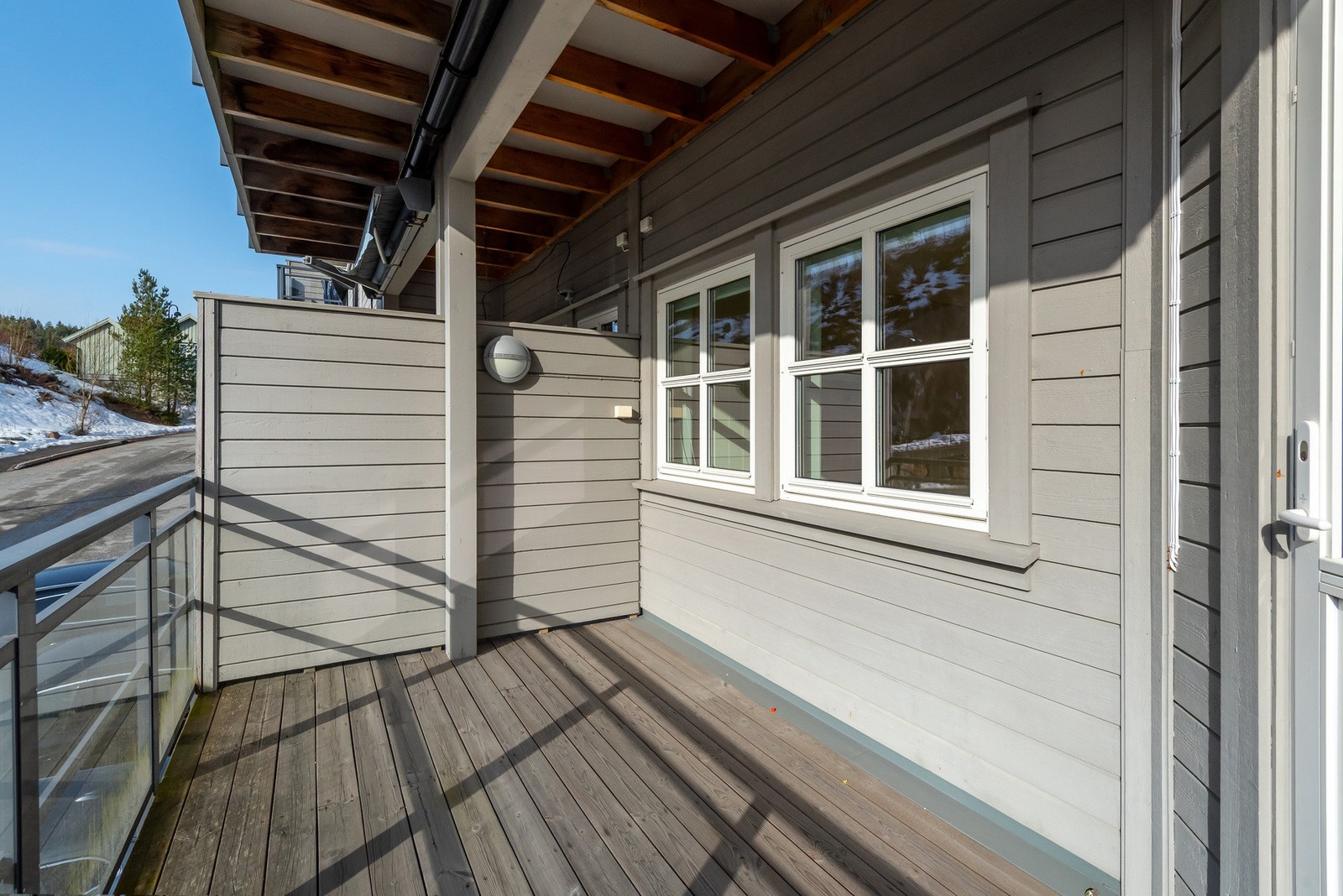 Her kan kaffekoppen nytes i gode solforhold. Galleribilde