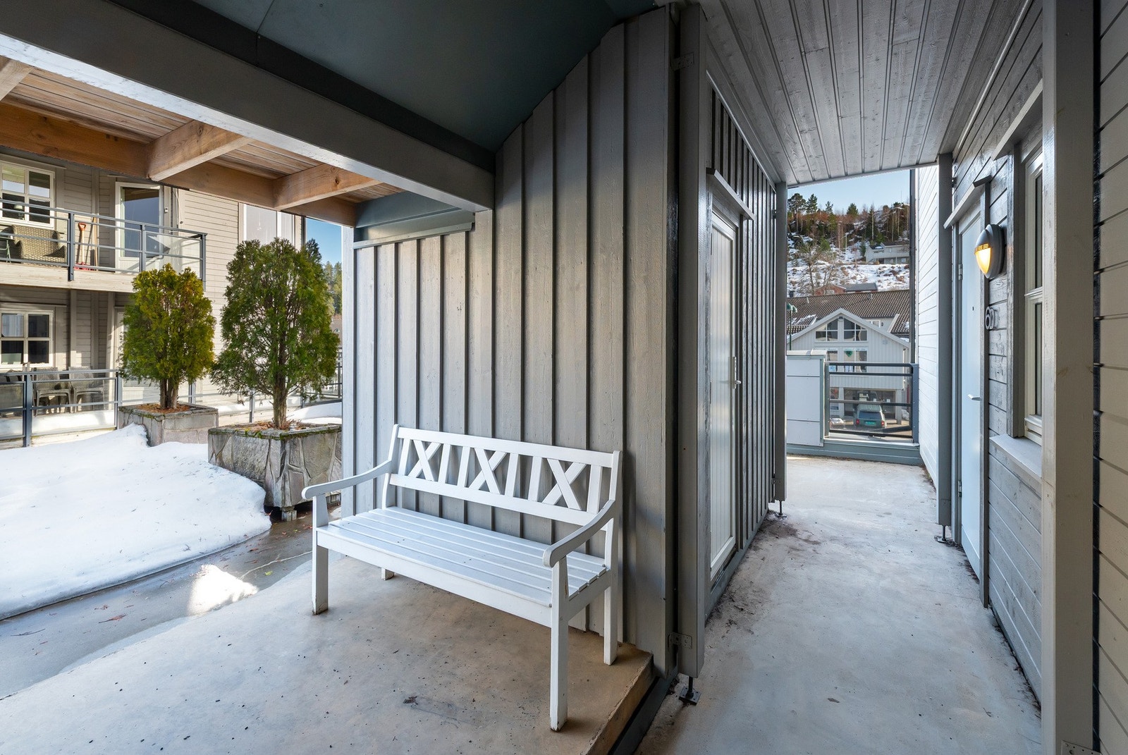 Overbygd og skjermet inngangsparti Galleribilde