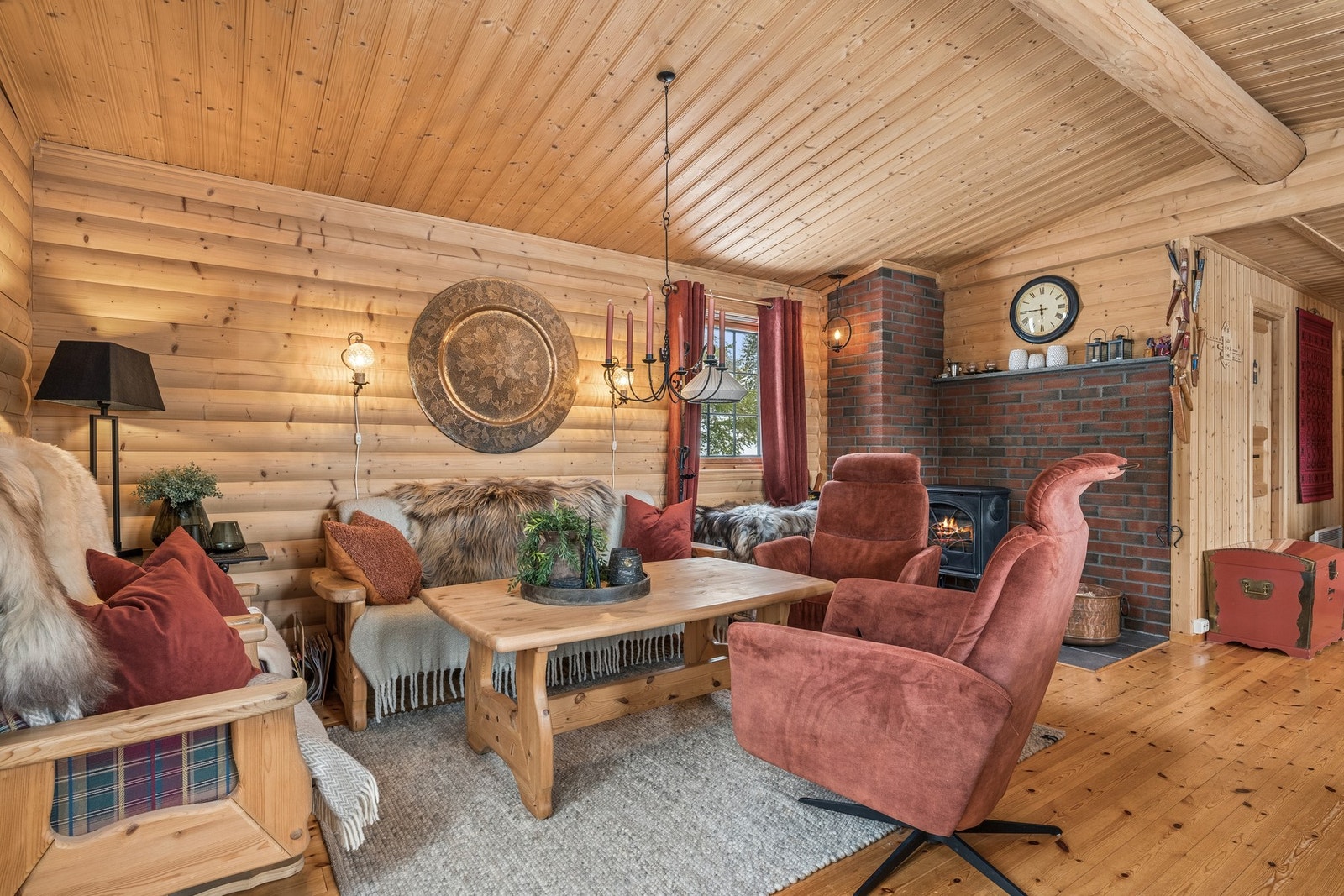 Peisen bidrar til hygge og varme på kalde vinterdager. Galleribilde