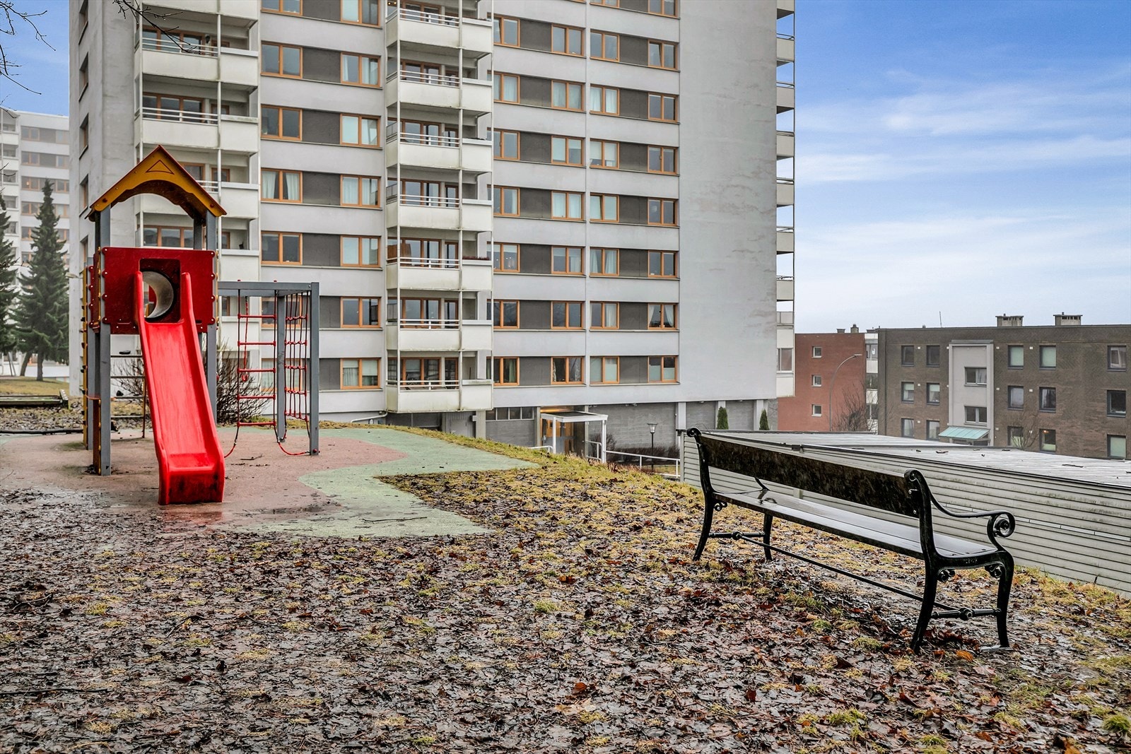 Borettslaget har flotte fellesarealer, blant annet med lekeapparater for de minste. Galleribilde