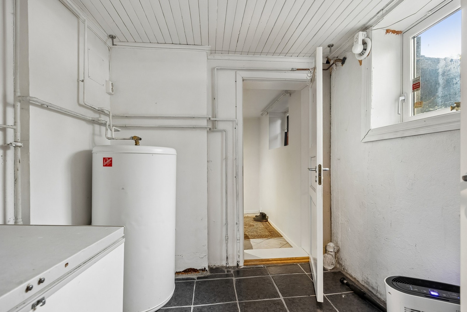 Gang i kjeller. Galleribilde