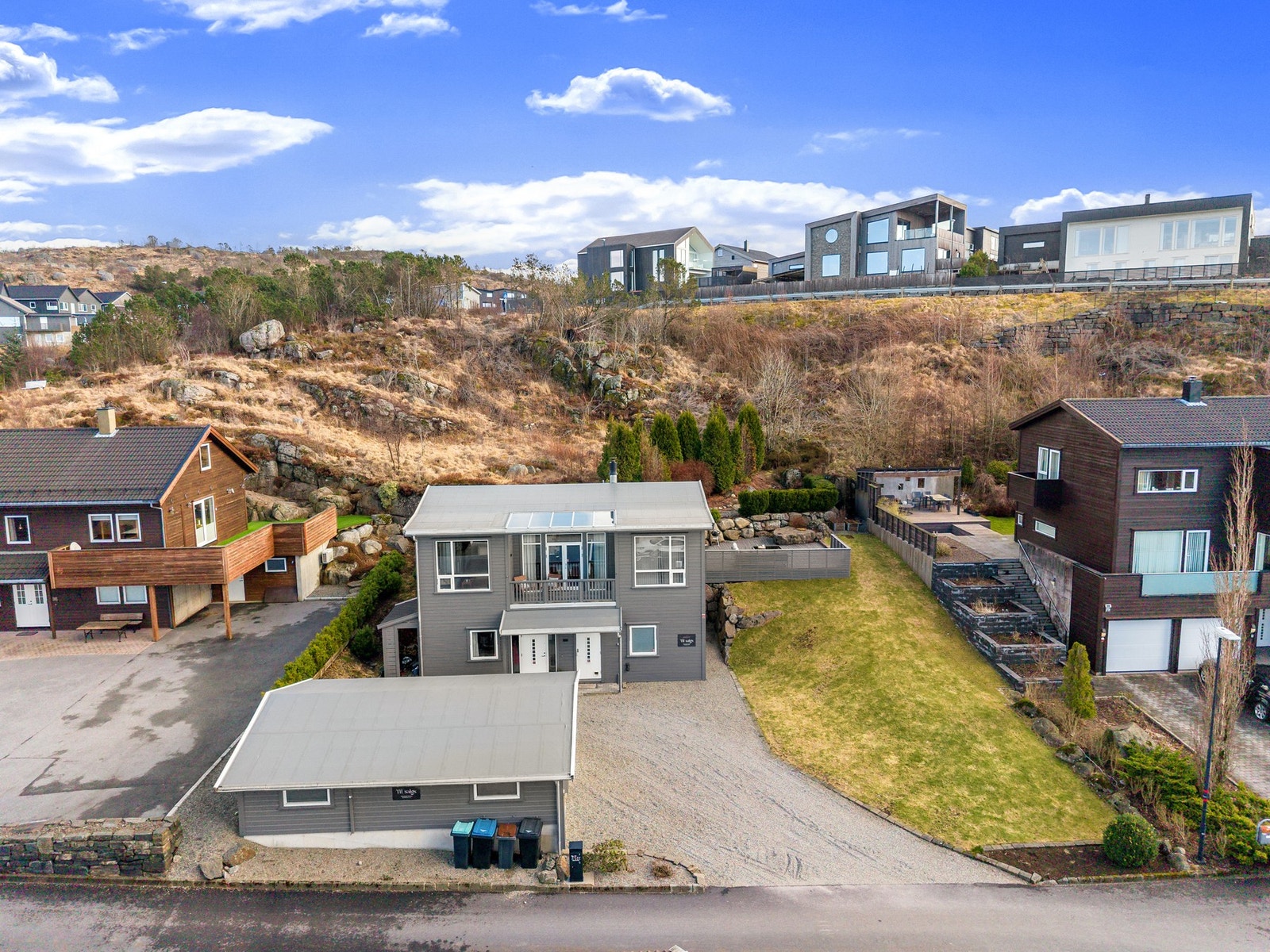 Lyefjell er kjent for å ha særdeles god utsikt over Jæren og kyststripa langs jærkysten. Spesielt fra Varden, 274 meter over havet, er det utsyn over store deler av Jæren. Galleribilde