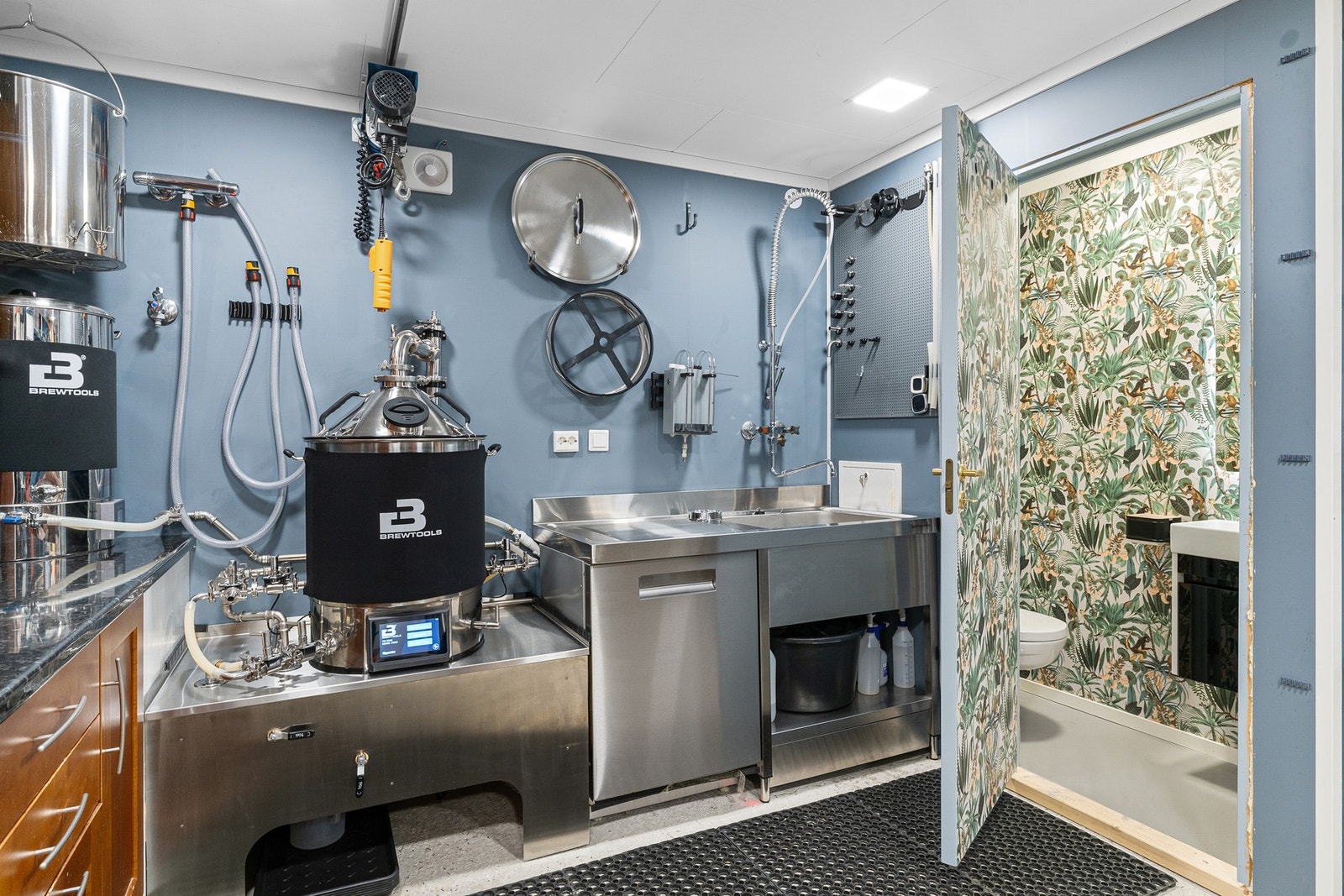 Det gjøres oppmerksom på at innredning av garasjen ikke er godkjent i henhold til godkjente tegninger fra kommunen Galleribilde