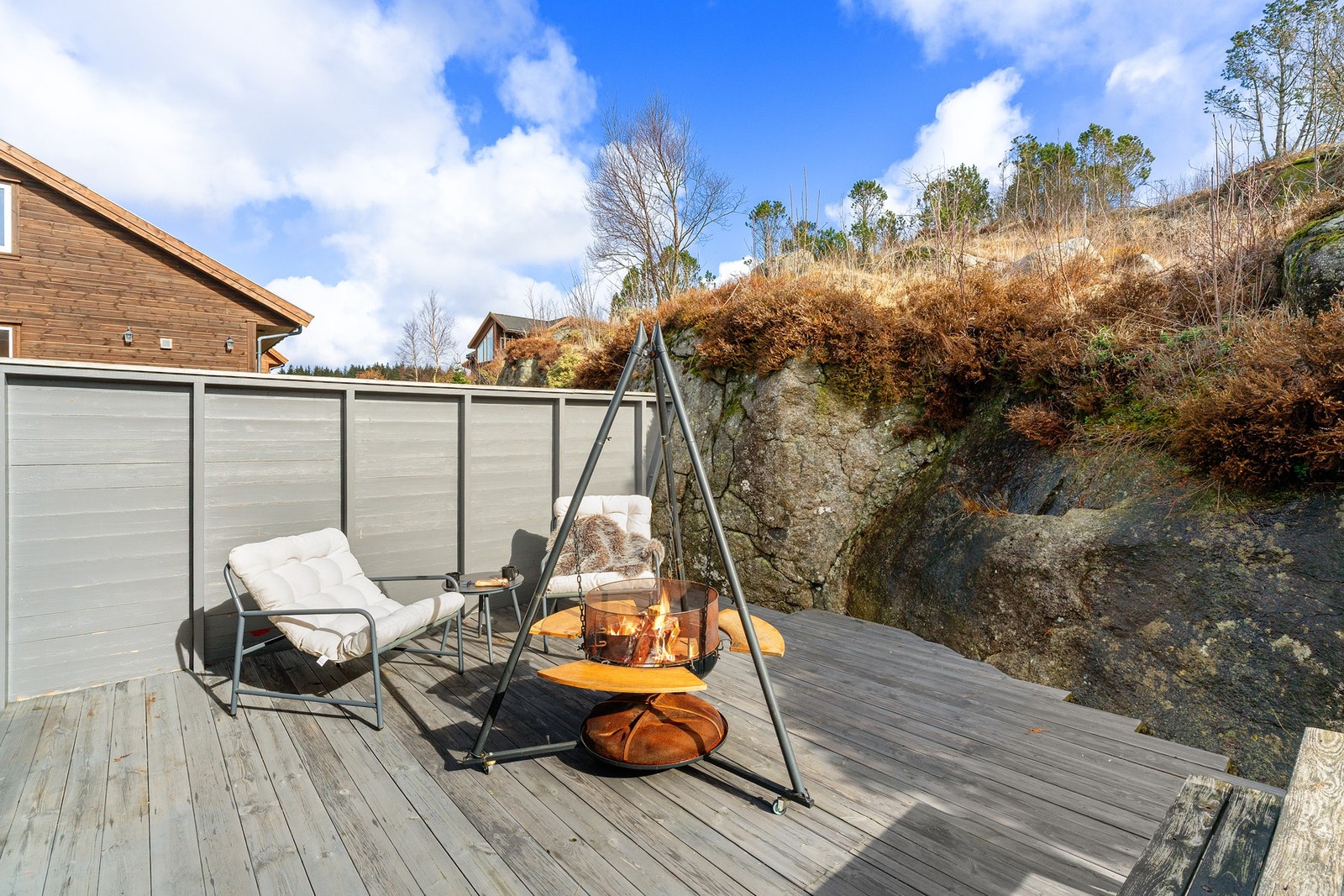 Uteområdene er en perfekt forlengelse av boligen og gir mange muligheter for både hverdagsliv og sosiale sammenkomster. Galleribilde