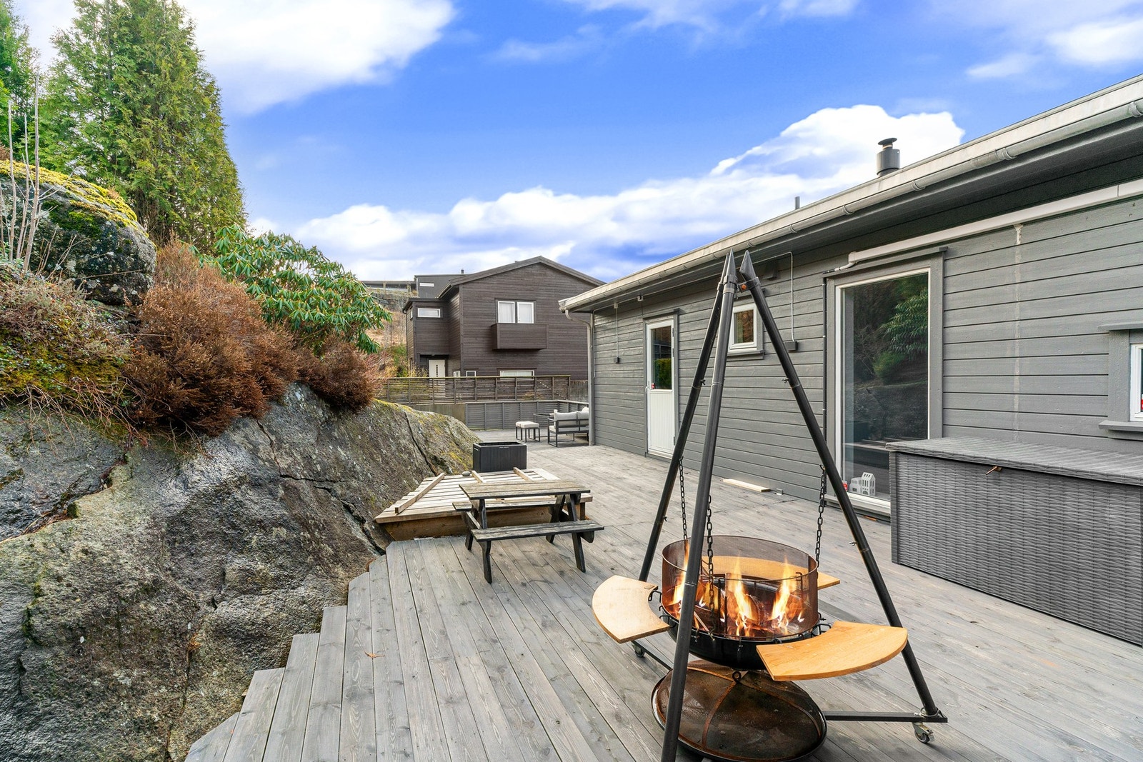 Et lettstelt uteområde med god boltreplass. Galleribilde