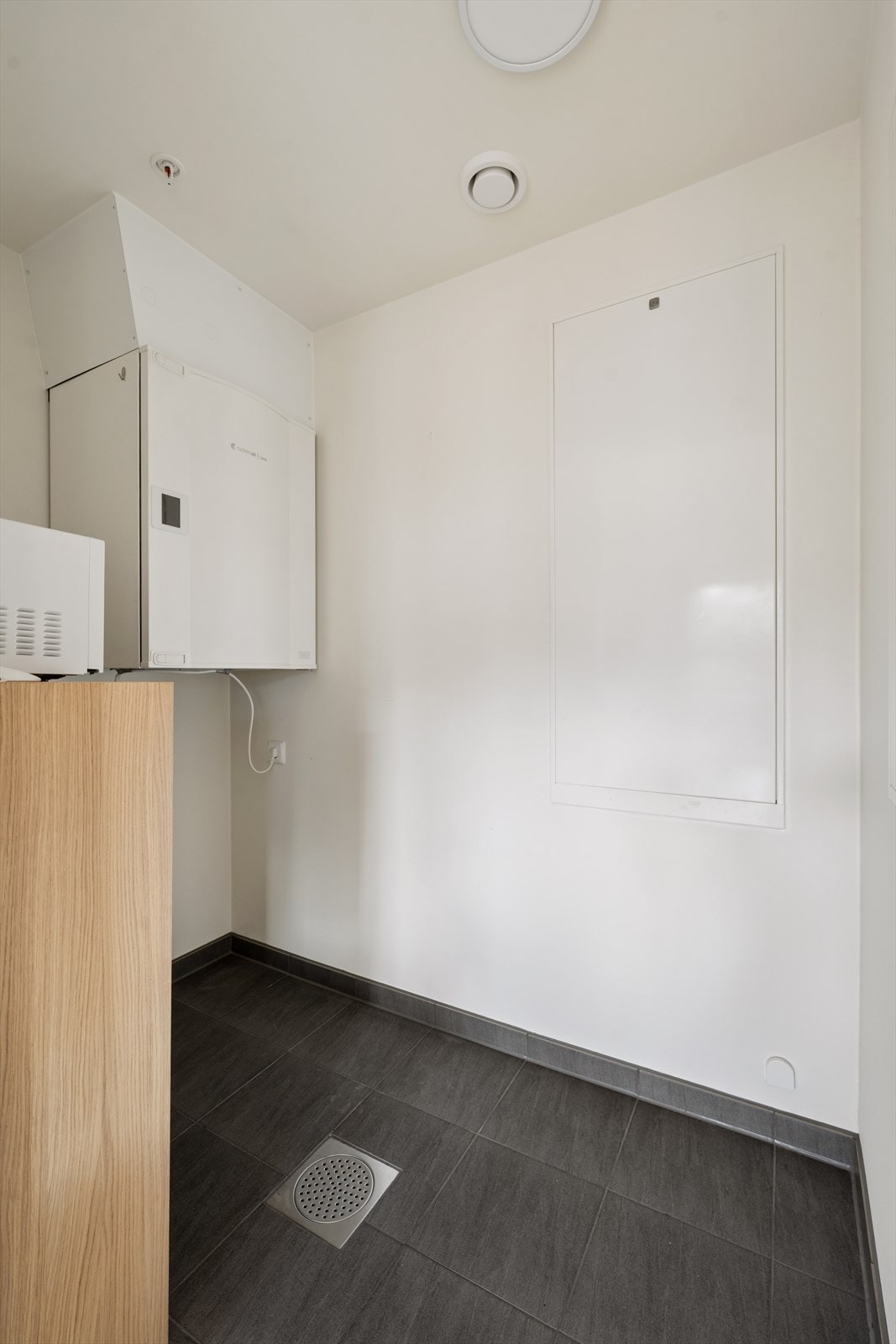 Vaskerom / bod, utbygger har bygget rommet med sluk slik at det kan brukes som vaskerom. I dag brukes rommet som bod Galleribilde