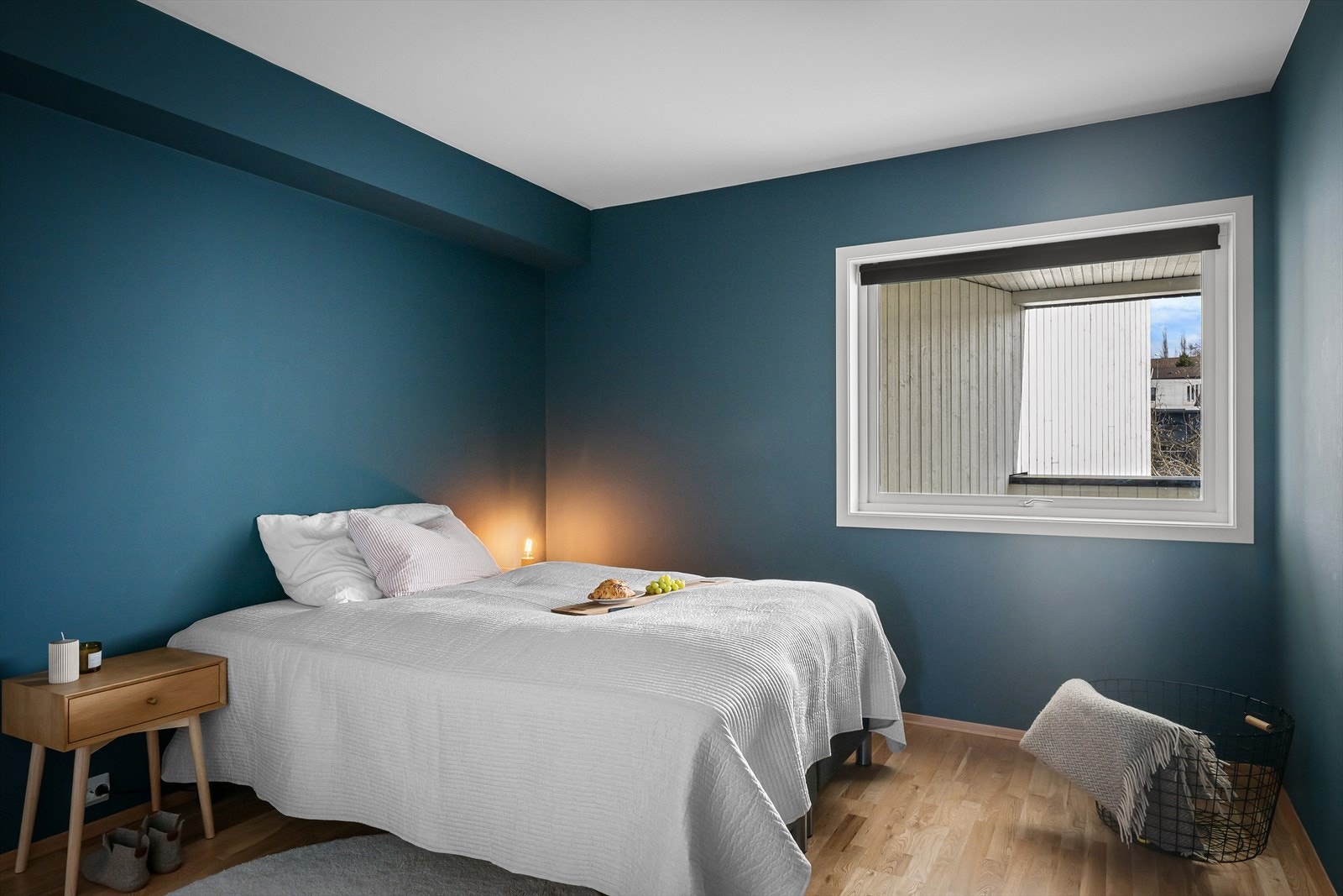 Leiligheten har et stort soverom med god plass til diverse innredning. Galleribilde