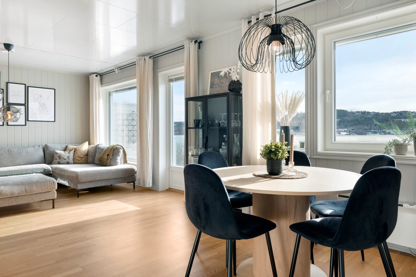 God plass for spisebord i tilknytning til kjøkken. Galleribilde