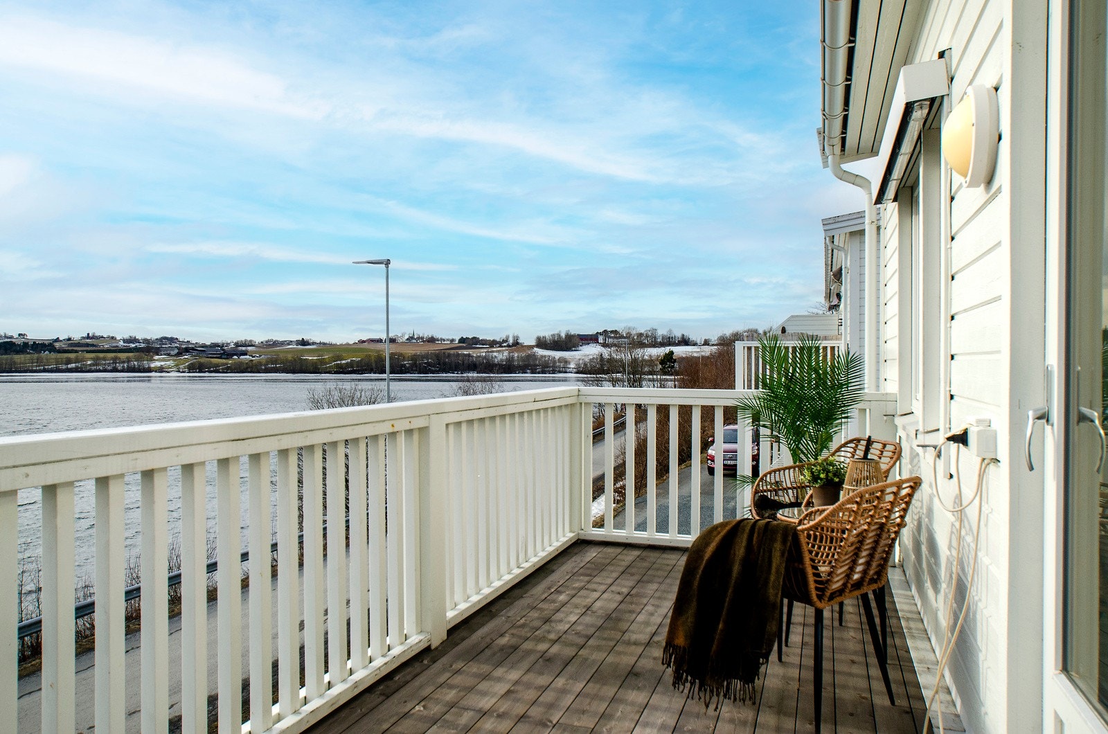 Veranda med god utsikt og svært gode solforhold. Galleribilde