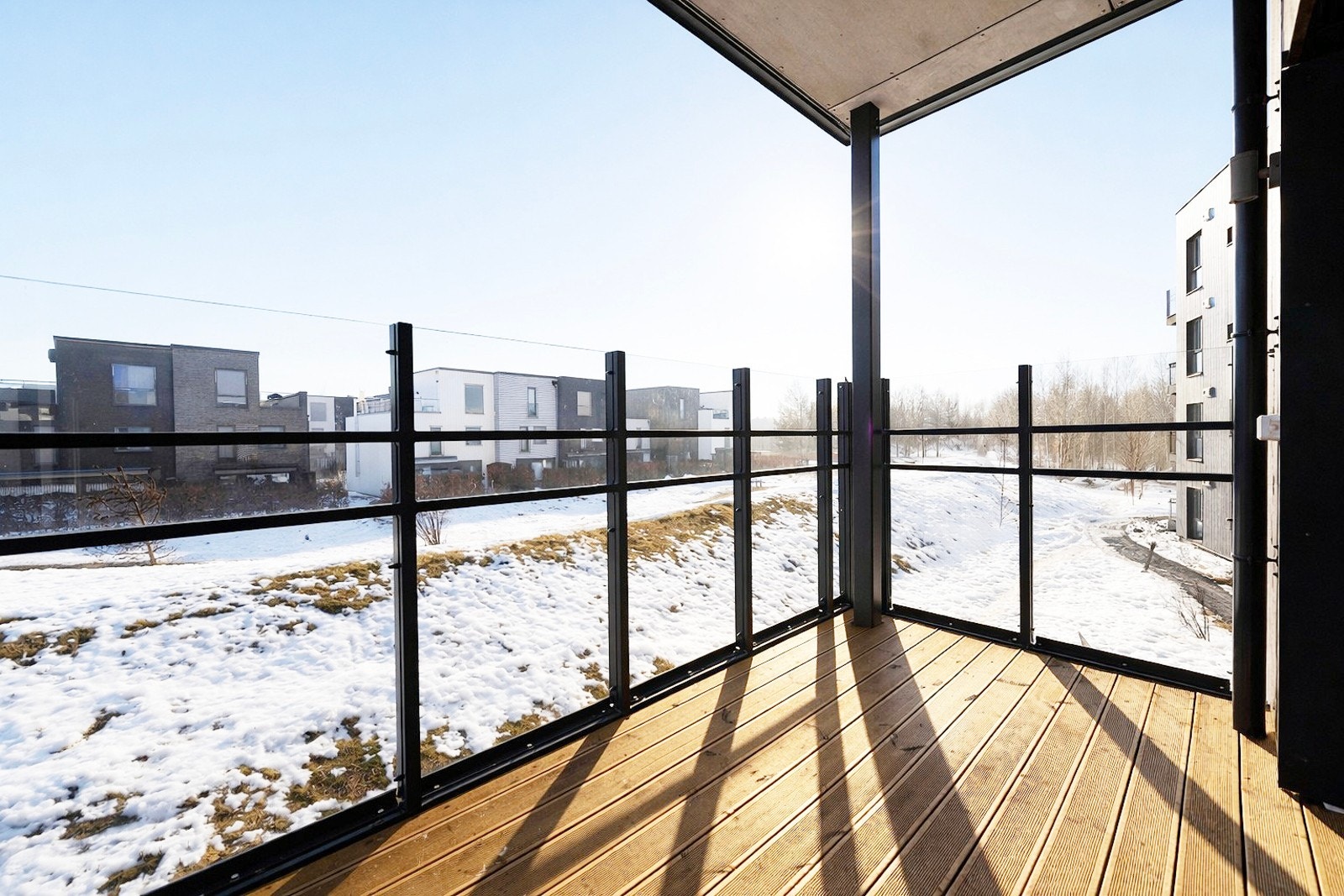 Balkongen fungerer som en naturlig forlengelse av stuen. Galleribilde