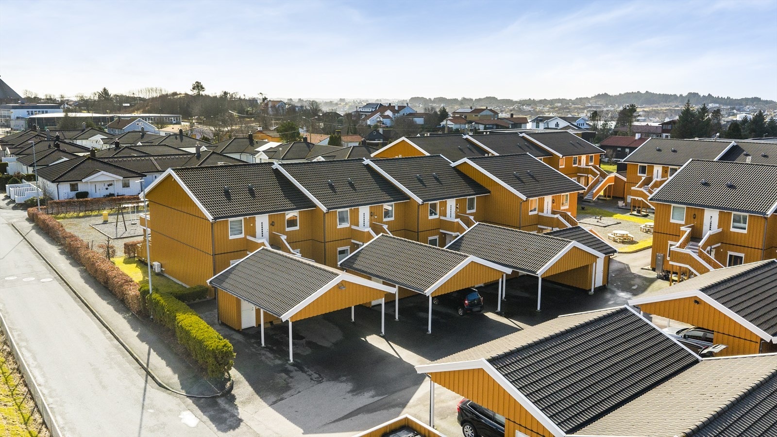 Gåavstand til treningssenter, frisør, apotek og Meny med ferskvare Galleribilde