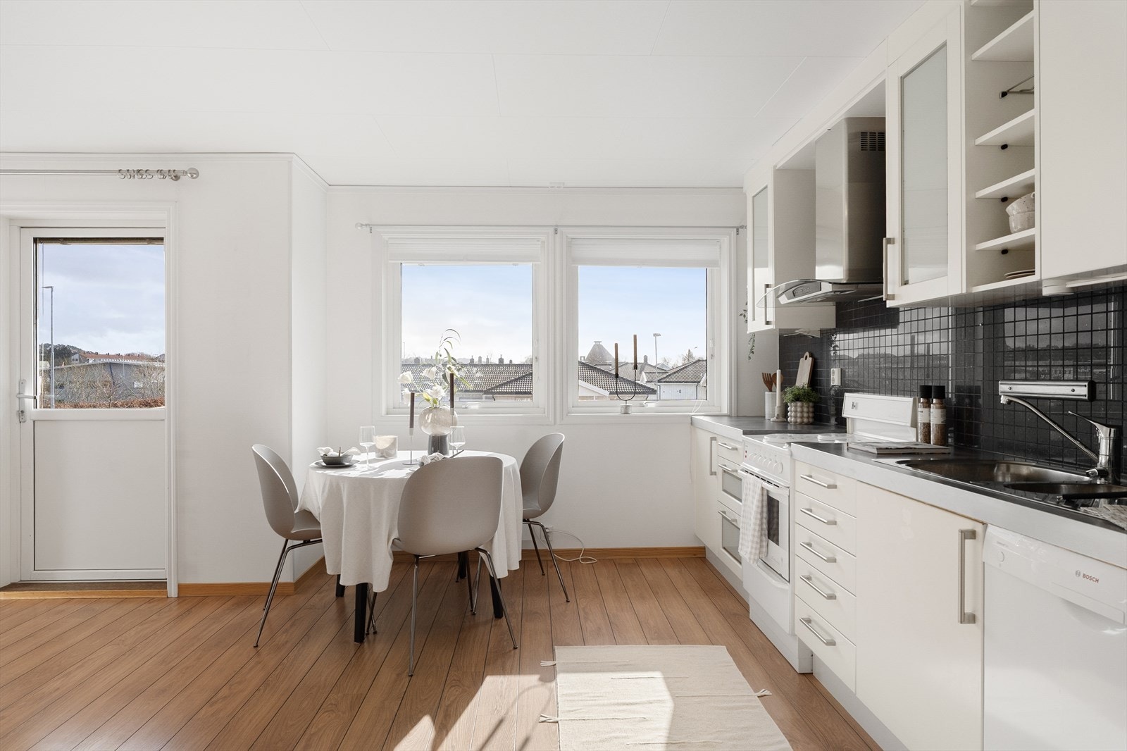 Fliser mellom over- og underskap Galleribilde