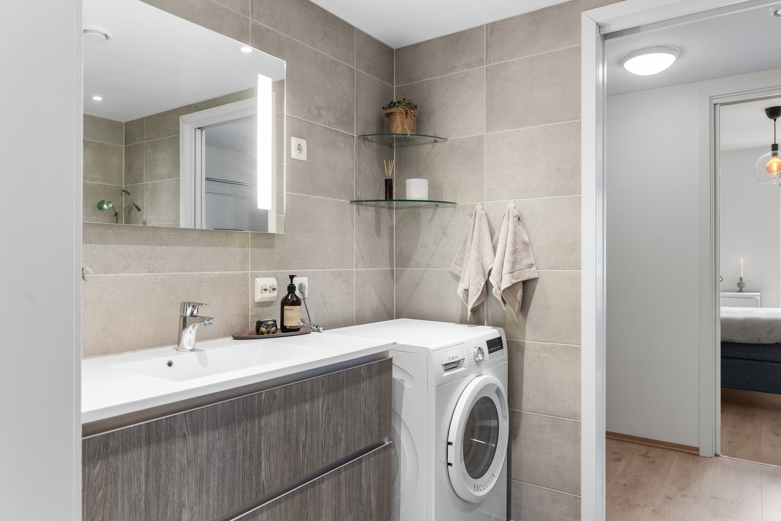 Pent flislagt bad på 5 kvm. Galleribilde