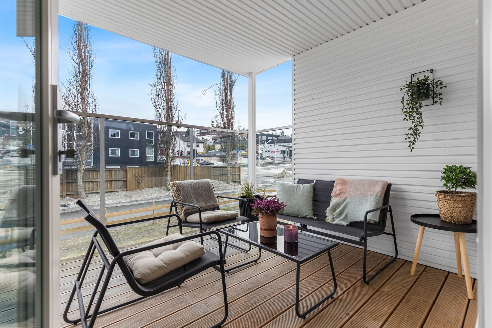 Balkongen har fine solforhold. Galleribilde