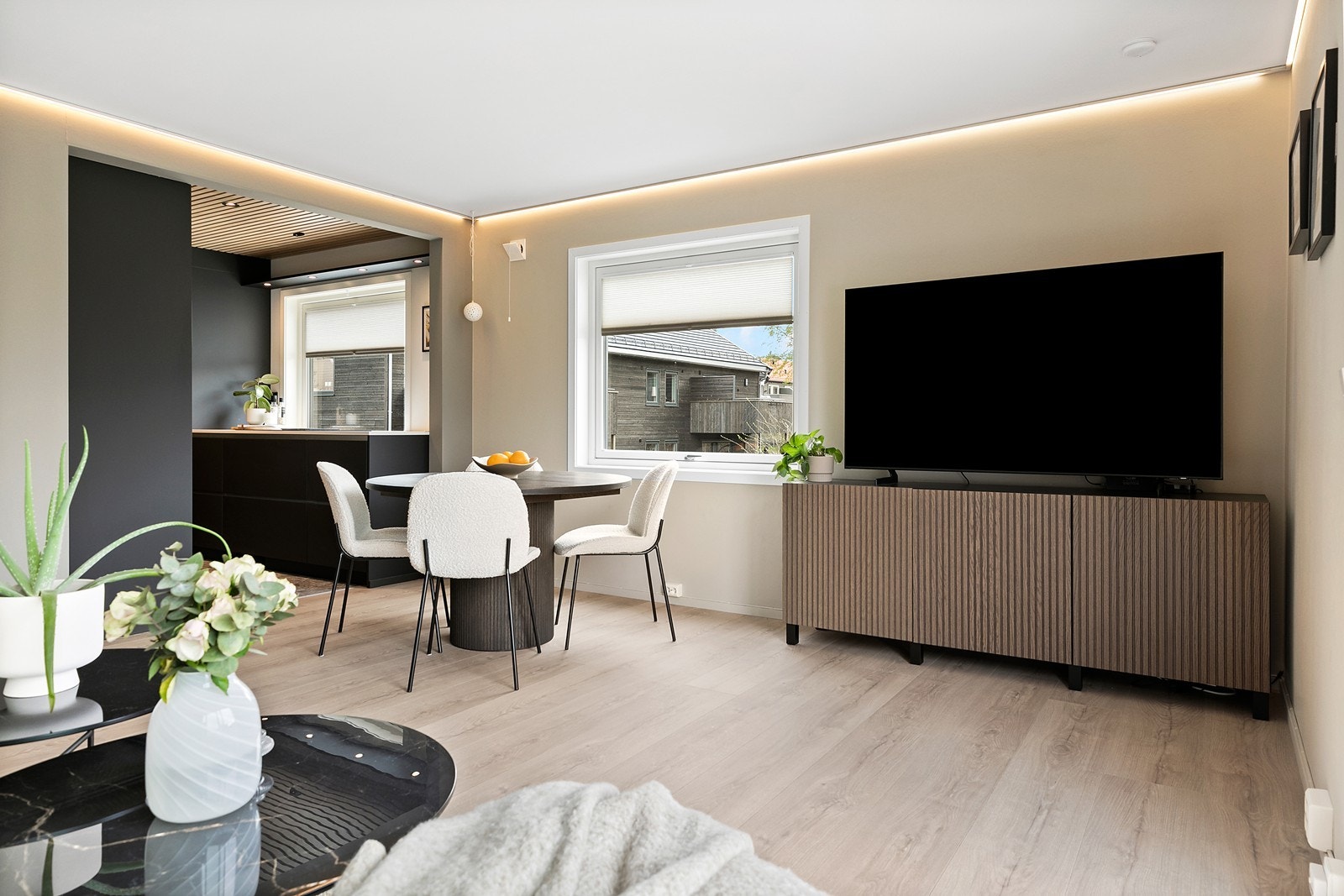 Vinduene er fra 2021 og har 2-lags glass. Galleribilde