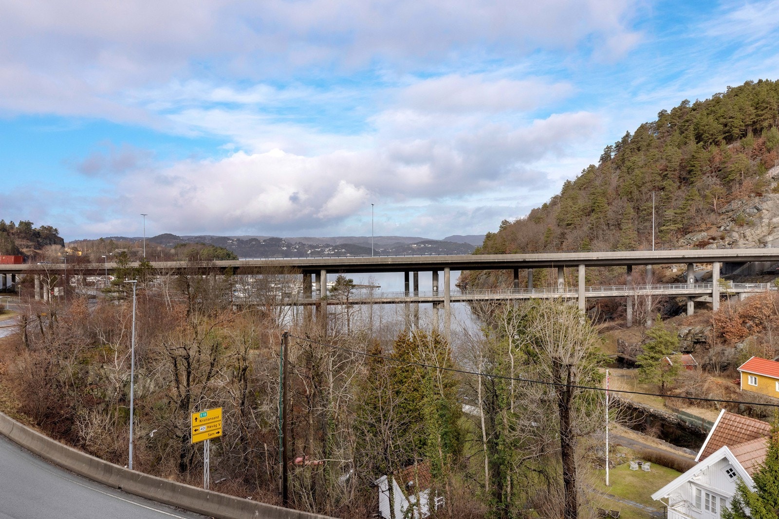 Utsikt fra innglasset balkong. Galleribilde