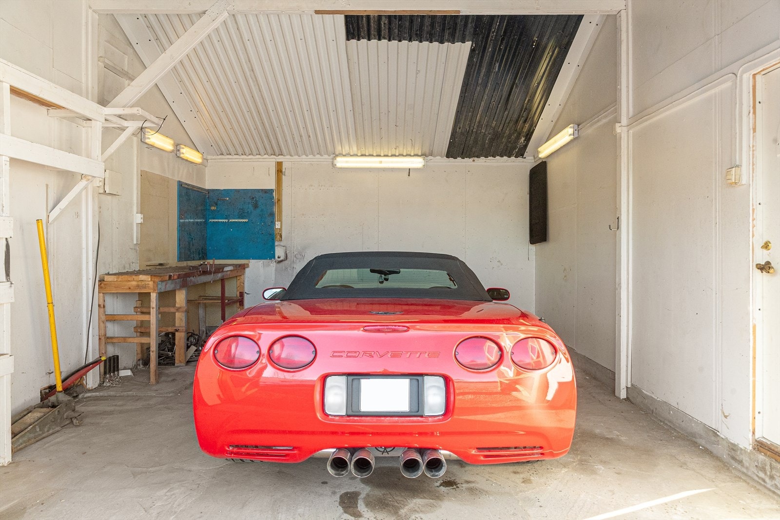 Innvendig i garasjen. Galleribilde