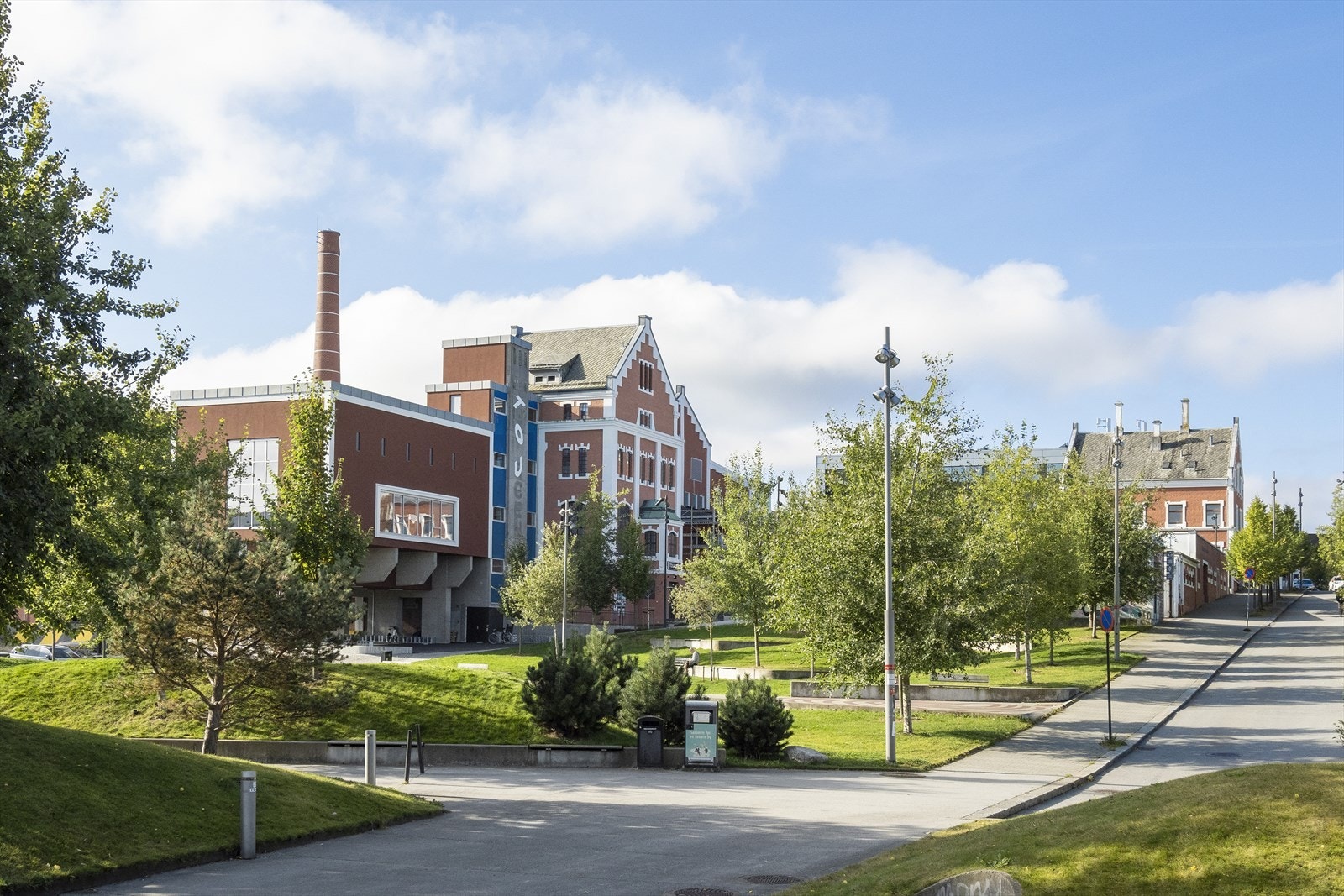 Stavanger Øst med Tou scene, restauranter, kaféer, m.m. ligger heller ikke langt unna. Galleribilde
