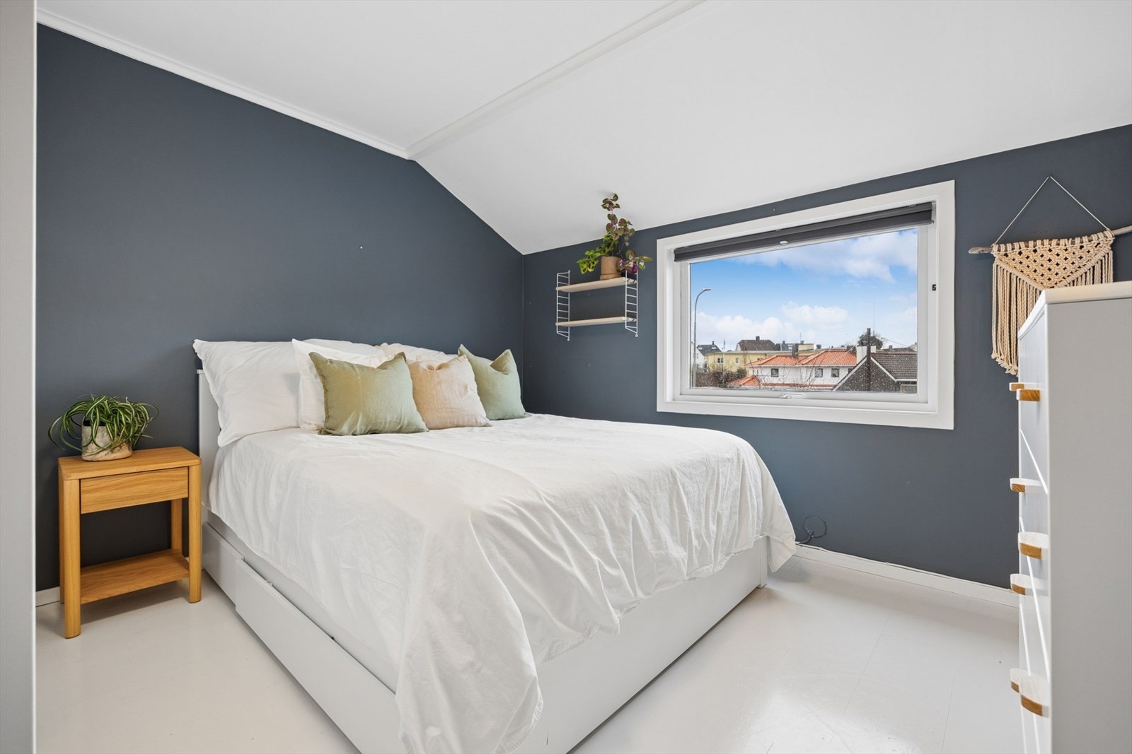 I 2.etasje finner man 3 soverom og bad Galleribilde