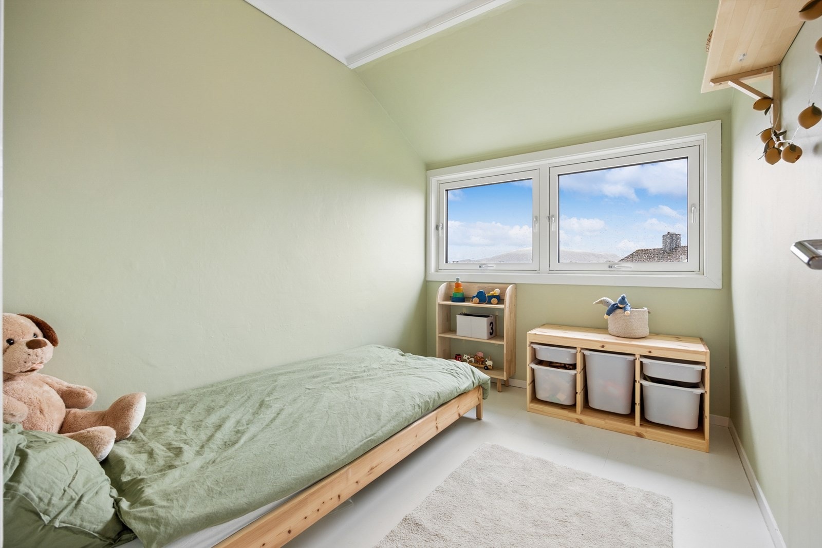 Soverom 3, også her med nye vinduer i 2026 Galleribilde