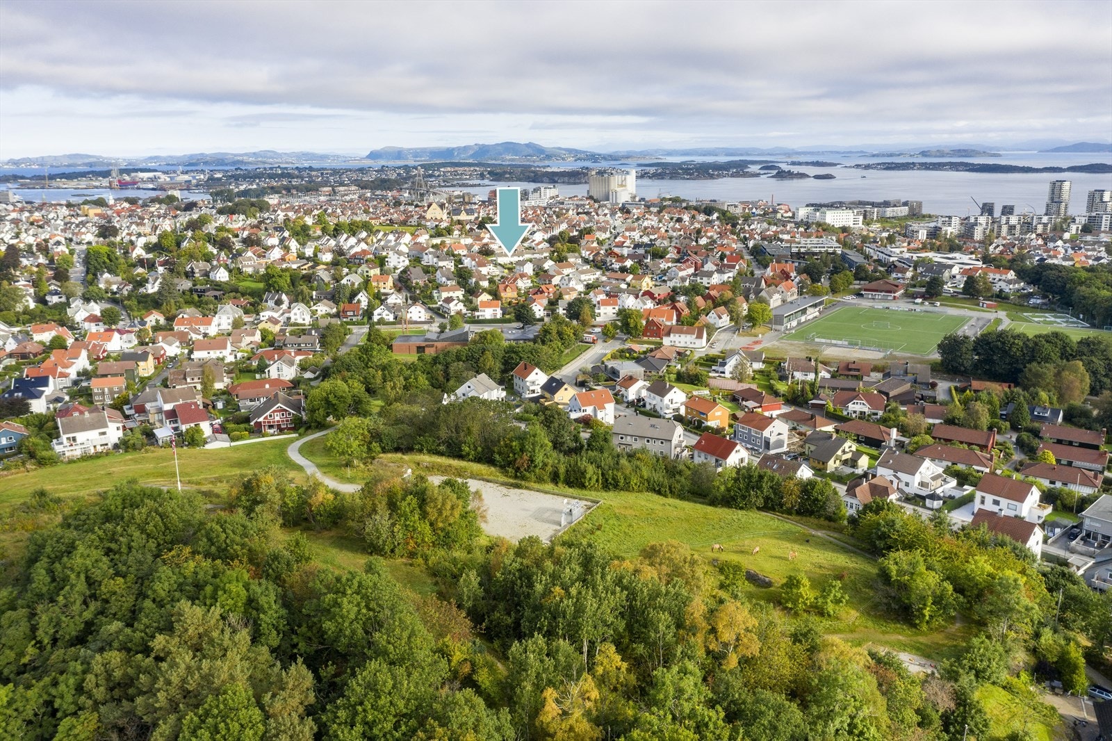 Boligen ligger midt i smørøyet på Storhaug Galleribilde