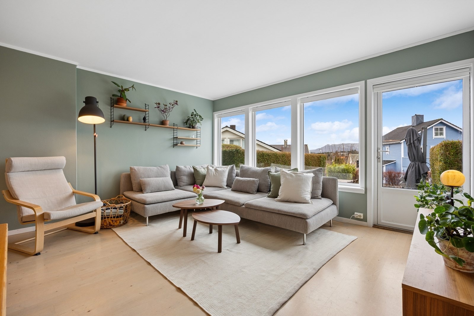 Et svært kjekt rekkehus, beliggende i barnevennlige omgivelser Galleribilde