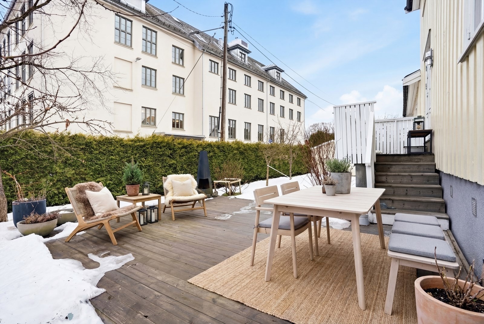 Flott og innbydende uteområde med gode bruksmuligheter for hele familien. Galleribilde