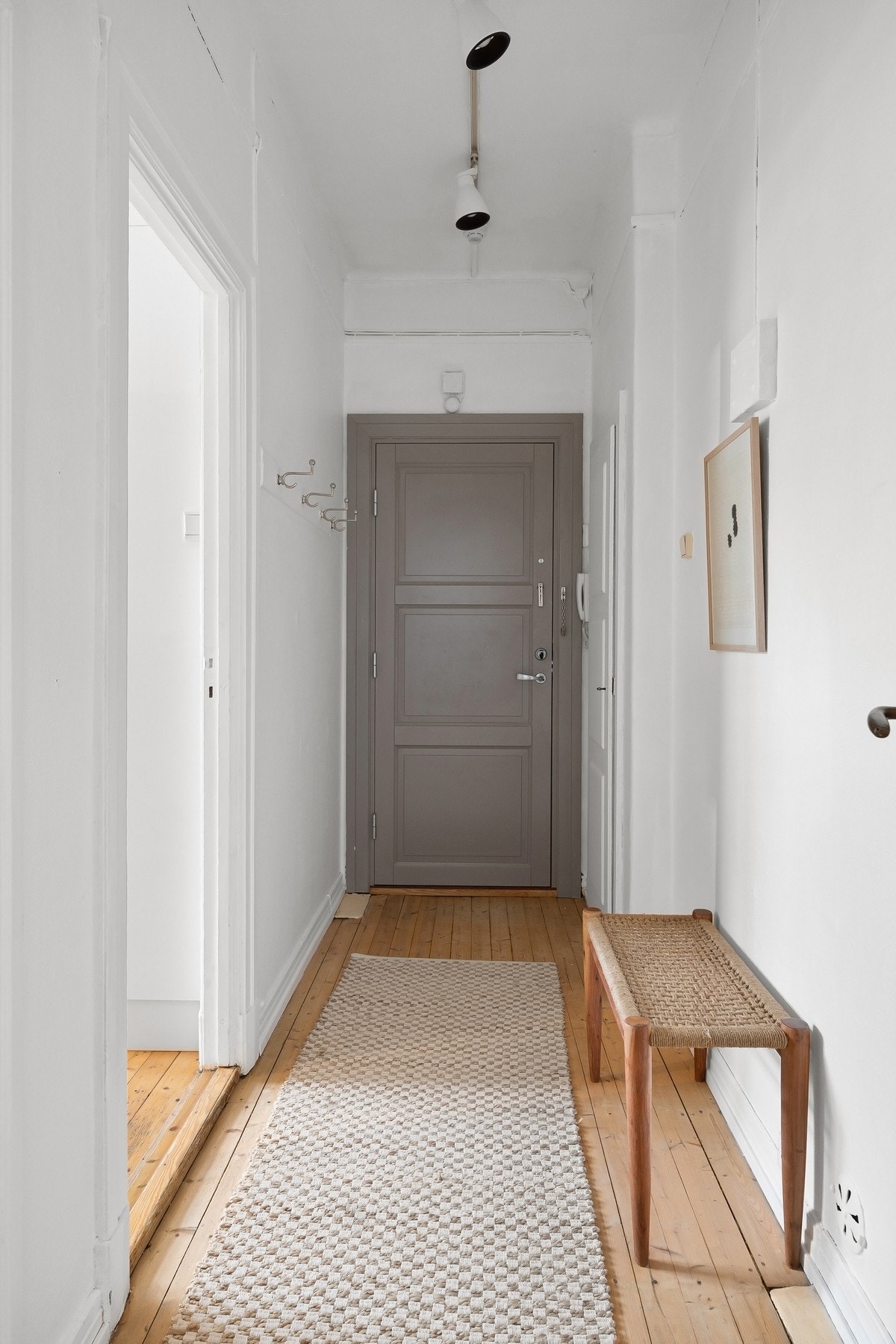 Inngangspartiet er et hyggelig første møte med boligen. Galleribilde