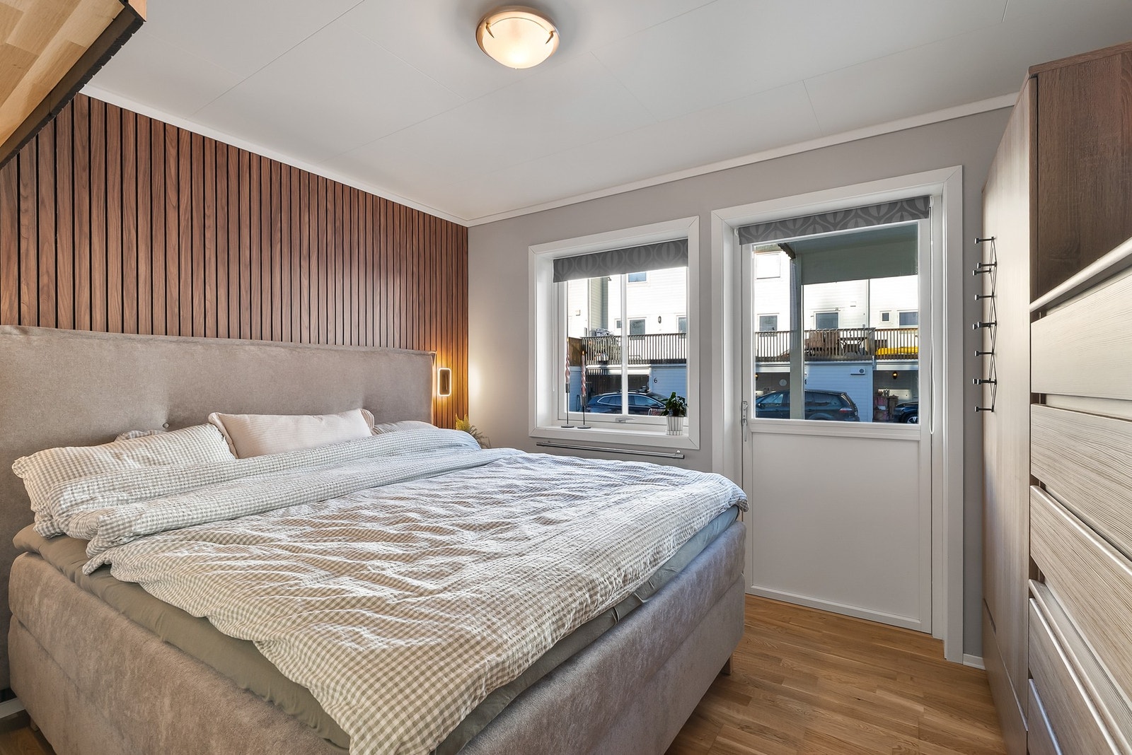 Utgang fra hovedsoverom til markterrasse. Galleribilde