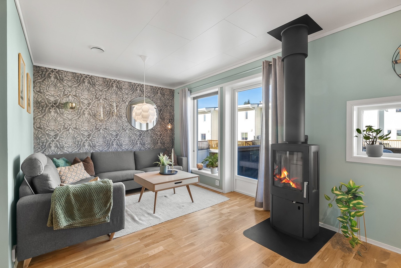 Utgang fra stue til balkong. Galleribilde