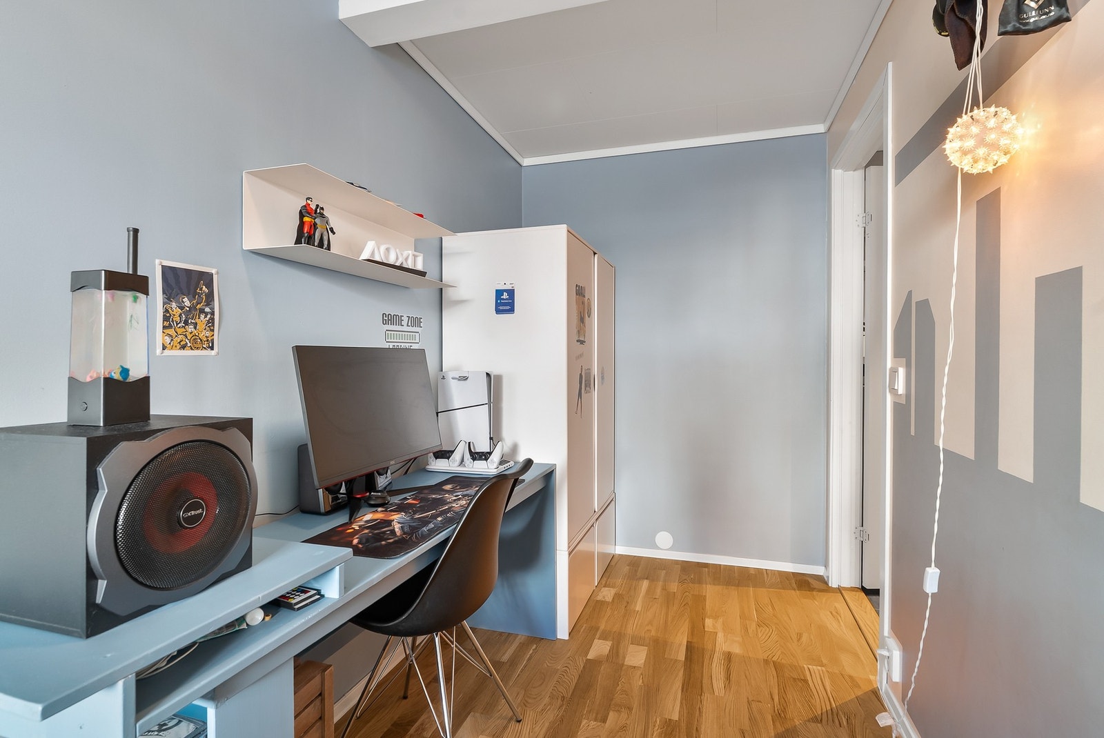 Soverom nr. 2 i 1. etg. Det er i tillegg 3 soverom til i øverste etasje. Galleribilde