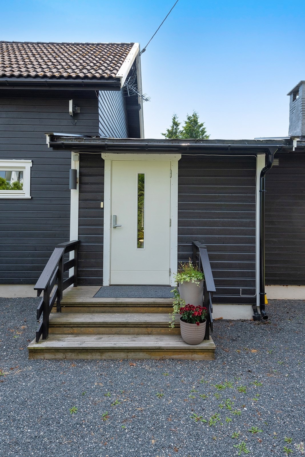 Hyggelig inngangsparti med enkel adkomst. Galleribilde