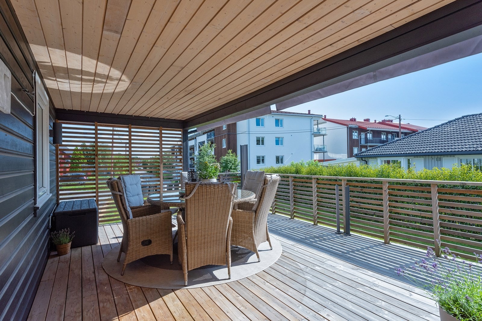 Den sydvestvendte beliggenheten gir gode solforhold ute hele dagen. Galleribilde